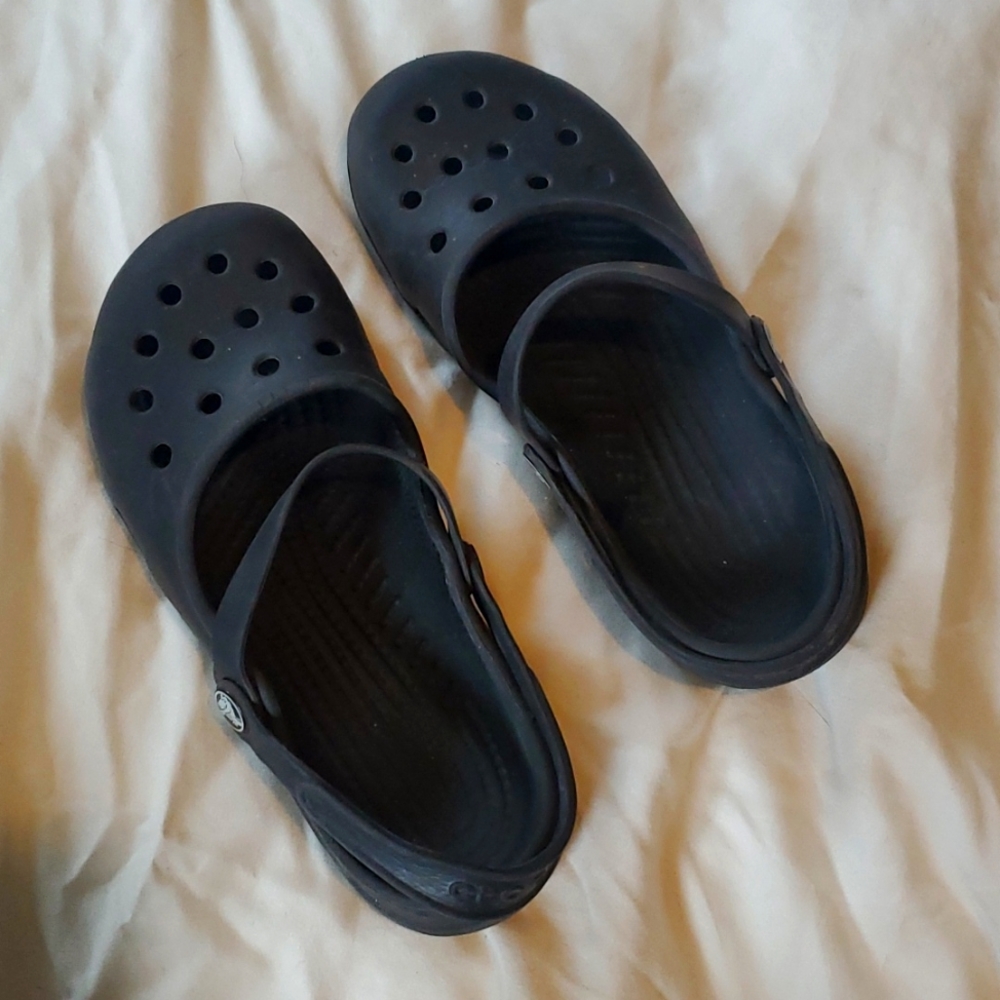 Women's size 6 CROCS